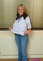 Teen Ashley looks sexy in tiny pink top