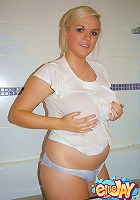 Ellie Jay gets her big tits wet in the bath gf style