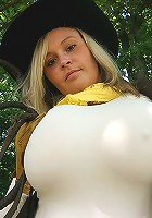 Wanessa in the style of country girl