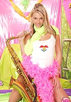 Blonde teen toying her pink slit