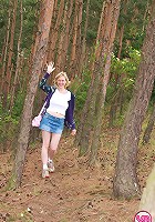 Blonde showing her perfect boobs